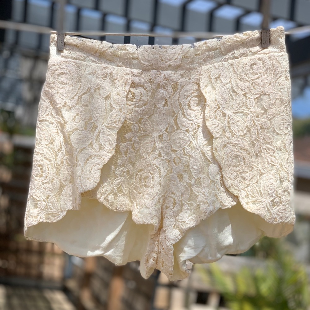 Scalloped edge Lace Tulip Shorts